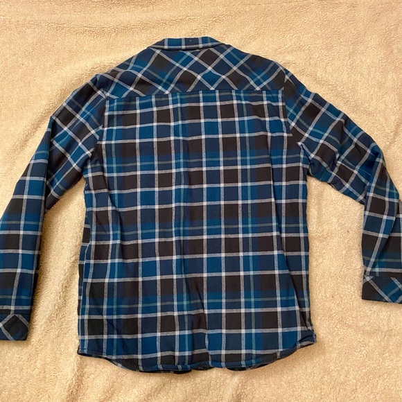 Insulated Blue Flannel with Pockets, Size Medium - Picture 5 of 6